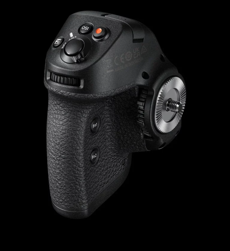 v3-mc-n10-remote-grip-nikon-z-8-nikon-cameras-lenses-accessories.webp
